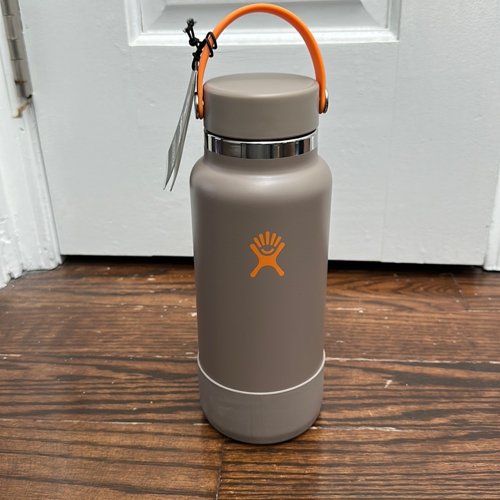 Brand New Hydro Flask Limited Edition Water Bottle in Woodstove